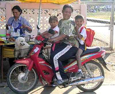 Thai Family Motorbike