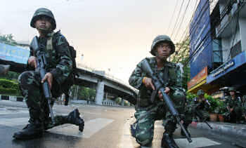 Thai troops on streets of Bangkok